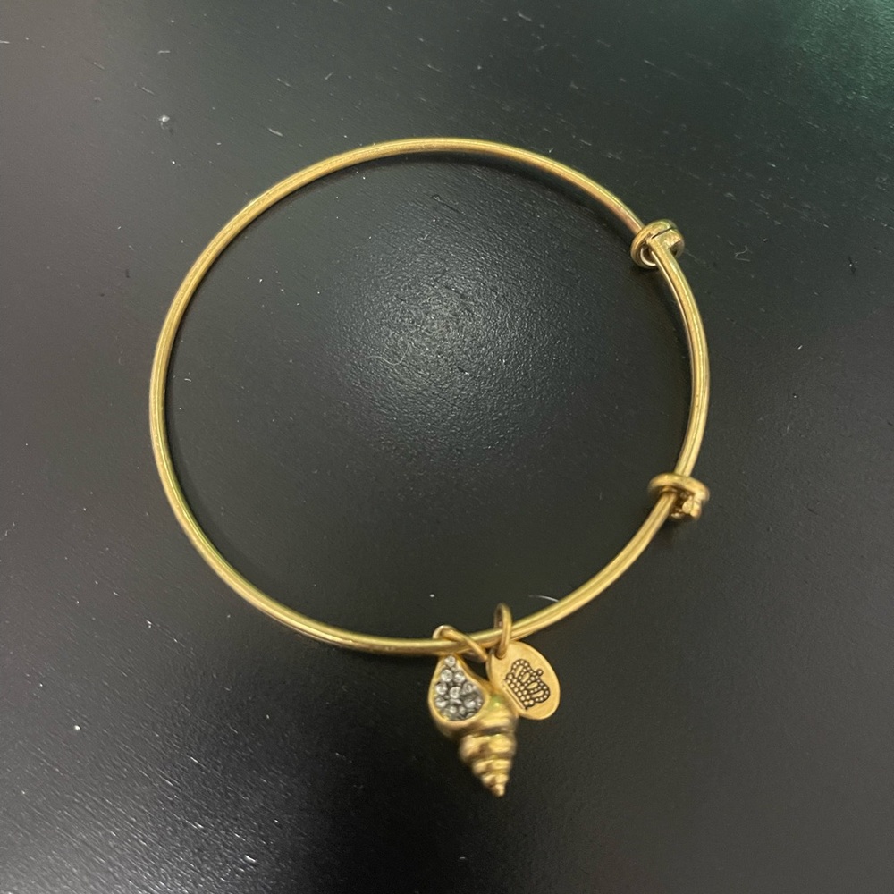 Juicy Couture Bracelet with Seashell Charm